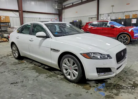 2016 Jaguar Xf Premium z USA, uszkodzony, nr VIN SAJBJ4BV1GCY18157